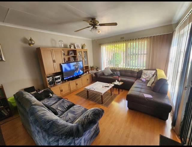 3 BEDROOM SIMPLEX FOR SALE IN MULBARTON